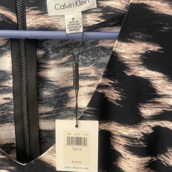 CalvinKlein Dress. Has pleated front. Polyester material. - Picture 2 of 4